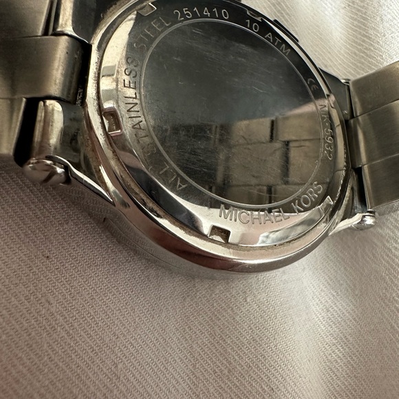 Michael Kors oversized stainless steel chronograph watch - Picture 10 of 11